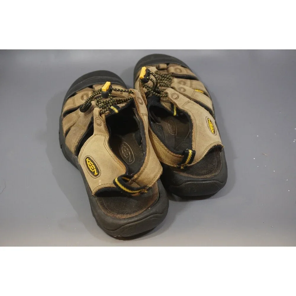 Keen Newport H2 Sandals Mens Sz 9.5 Brown Hiking Closed Toe Waterproof Gorpcore